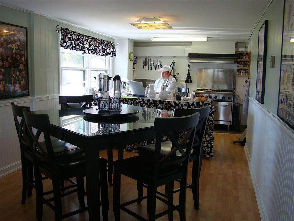 Bay Leaf Cottages & Bistro Линкълнвил Екстериор снимка