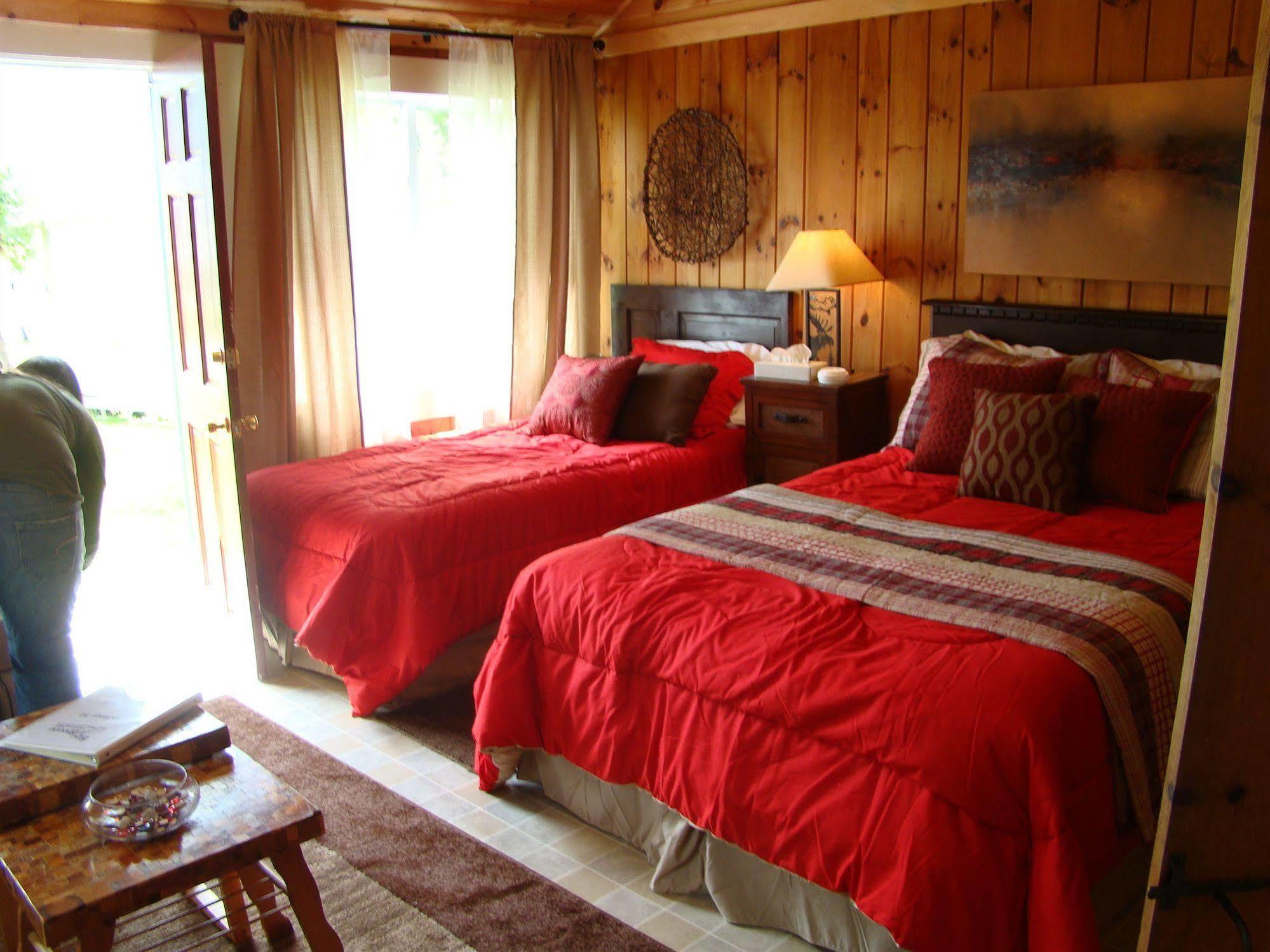 Bay Leaf Cottages & Bistro Линкълнвил Екстериор снимка