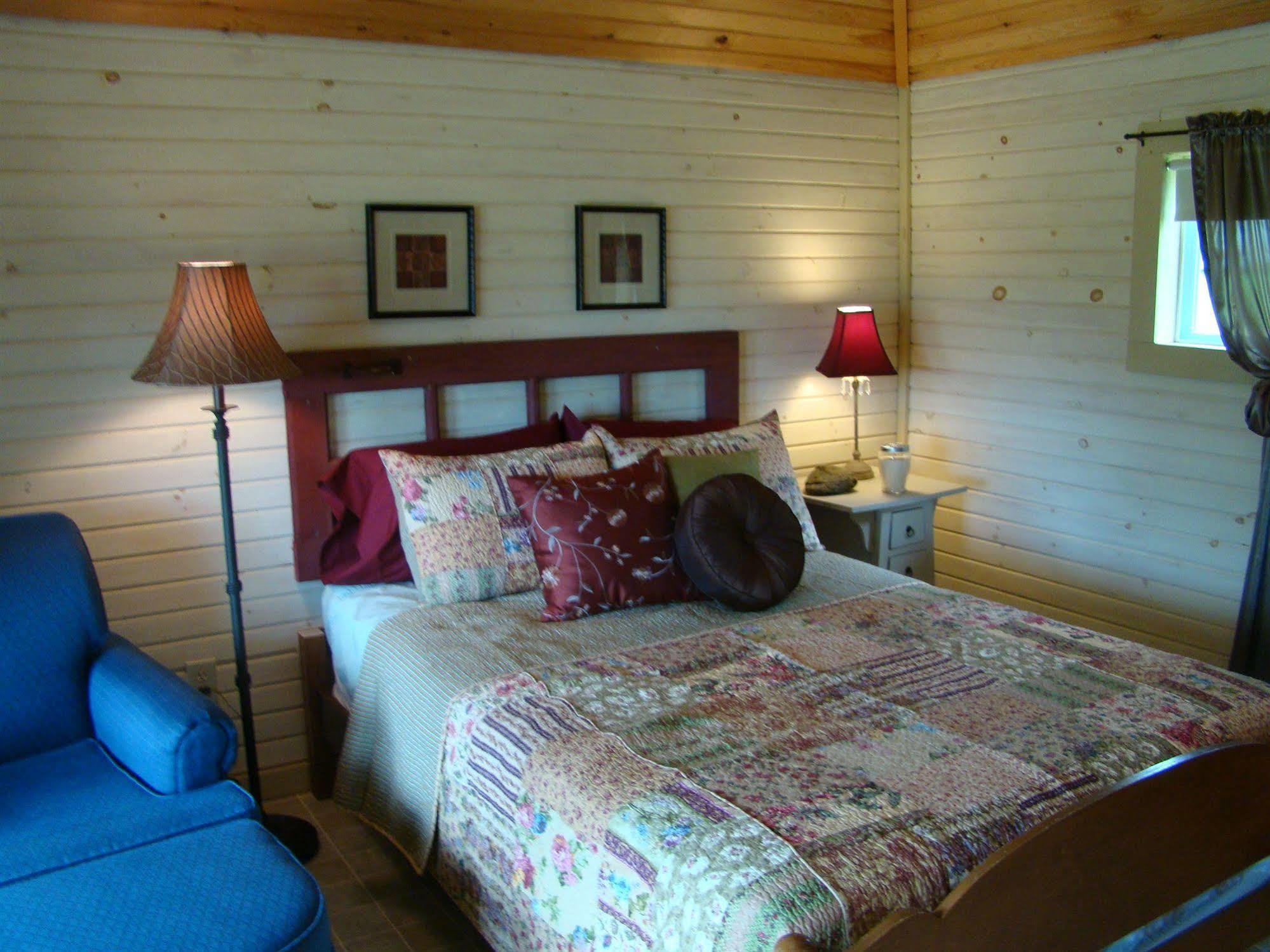 Bay Leaf Cottages & Bistro Линкълнвил Екстериор снимка